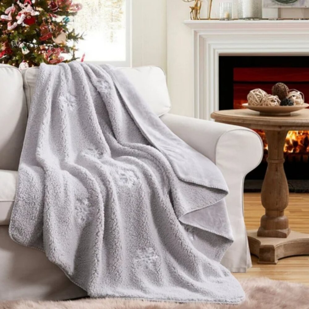 EVERGREEN IVY Snowflake Embroidered Whipstitch Throw, 50" x 60"